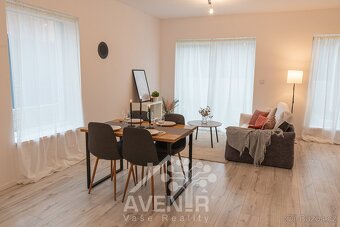 Prodej moderních rodinných domů ve výstavbě v klidném prostř - 11