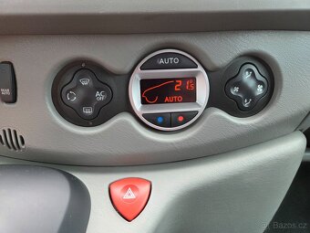 Renault Trafic 2.0dCi Black Edition   NAVI 9MÍST - 11