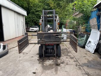 Vysokozdvižný vozík Nissan H01 A15 čelistmi na balíky - 11