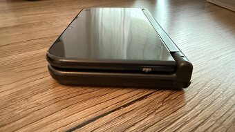 Nintendo 3DS XL v černé barvě + 13 her - 11