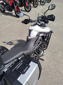 Triumph Tiger 800 XRX, BOHATÁ VÝBAVA, PO SERVISE, MOC HEZKÝ - 11