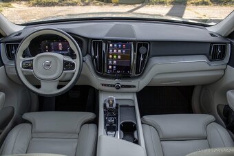 Volvo XC60 2.0 B5 mHEV Plus Bright AWD A/T - 11