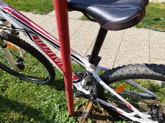 Specialized HARDROCK Sport 26" - 11