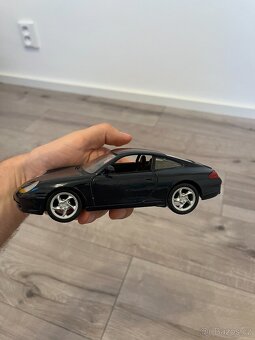 Maisto 1:24 modely aut Porsche 911 Carrera + Corvette - 11