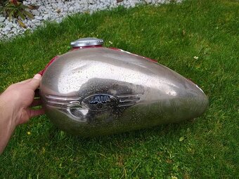 Nádrž Jawa Pérák - 11