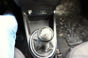HYUNDAI i20 2011 1,2 57kw AC - 11