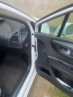 Citroen C4 1.6hdi-na opravu či díly - 11