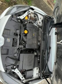 Prodám renault Mégane coupe Monaco gp 130tce rok 2011 - 11