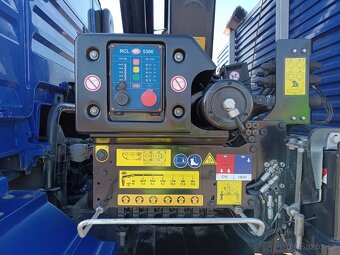 Valník s hydraulickým jeřábem HMF - 11
