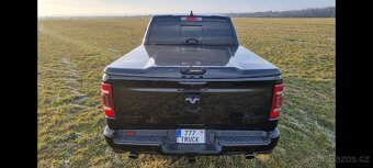 NOVÝ KRYT KORBY DODGE RAM LIMITED ČERNÁ PERLEŤ - 11