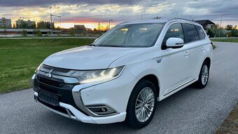 Hybridni Outlander 2.4PHEV 165Kw Matrix svetla EVdojezd 50km - 11