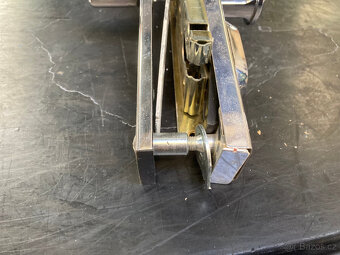 Bezpečnostní dveřní kování ROSTEX se zámkem za 500 kč - 11