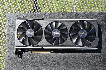 Sapphire Nitro+ Radeon RX 5700 XT 8GB - 11