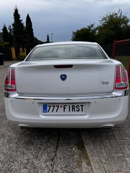 Lancia Thema-Chrysler 300 C - 11