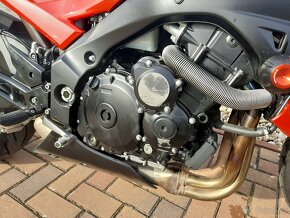 Suzuki gsr 600 - 11