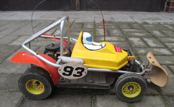 Starší model rc auto buggy dělané na elektro motor - 11