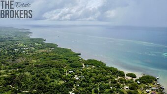 2BD&2BT Wooden Bungalow Diamond Hill Resort, Roatan - 11