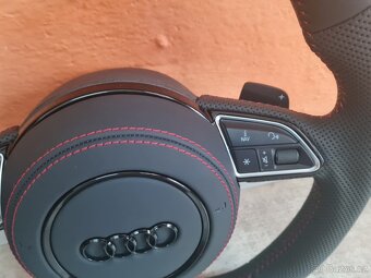 AUDI MULTIFUNKCNY VOLANT S AIRBAGOM A PADLAMI, červená niť - 11