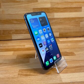iPhone 11 64GB, černý (12 měsíců záruka) - 11