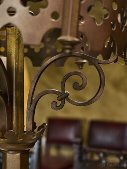 Monumentální párové neogotické bronzové svícny – výška 100 c - 11