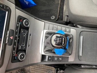 VW Passat B7 Variant plná výbava (Highline + příplatky) - 11