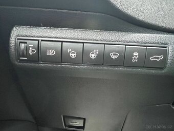 ► TOYOTA COROLLA 1.8 HYBRID GR SPORT E-CVT LED-KAMERA-TAŽNÉ - 11