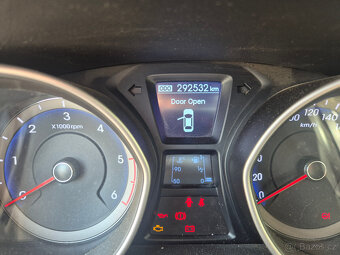 Prodám Hyundai i30 1.6CRDi 81kW Kombi r.v. 2013 - 11