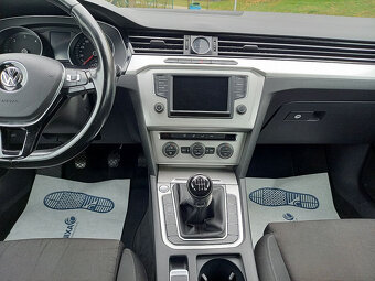 Volkswagen Passat 2,0Tdi 110kw klima+Navi+SERVIS - 11