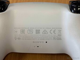 Sony PlayStation 5 Digital Edition, 825GB + ovladač - 11