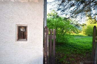 Prodej rodinného domu k rekonstrukci s hospodářským zázemím  - 11