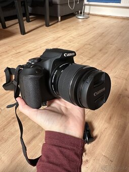 Canon EOS 2000D + EF-S 18-55 mm - 11