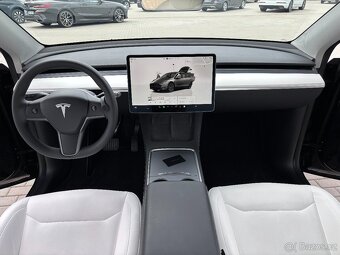 Tesla Model Y - 11