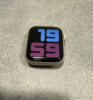 Chytré hodinky Apple Watch SE 2022 GPS 40mm - 11