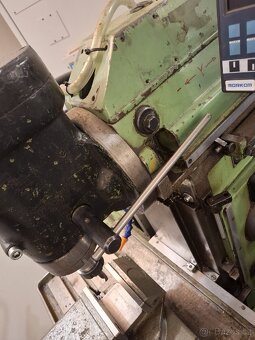 Malá nástrojařská frézka 675P - 11