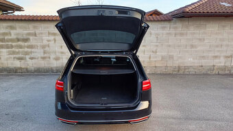 VW Passat Variant 2.0 Bi-TDI 176kW HIGHLINE - 11