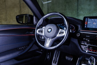 BMW 530d xDrive Touring Facelift M paket 2022, ťažné, DPH - 11