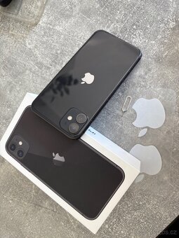 iPhone 11, 64GB černý - 11