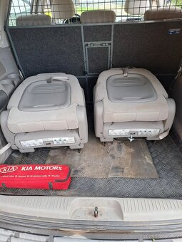 Kia carnival - 11