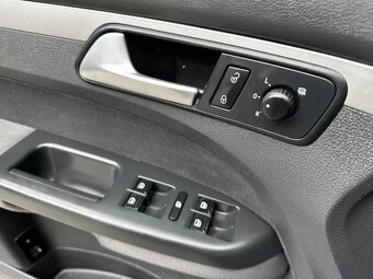 Volkswagen Touran 1.4 TSI 103kW Freestyle Navi Xenony 7 míst - 11