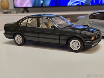 1:18 BMW E34 Minichamps - zelená (1. vydání) - 11