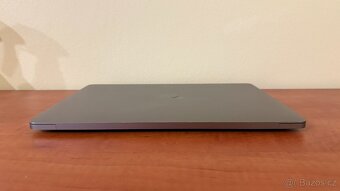 Apple MacBook Pro 13” (2022) M2 / 16GB / 2TB SSD – top stav - 11