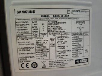 Lednička s mrazákem značky Samsung - 11