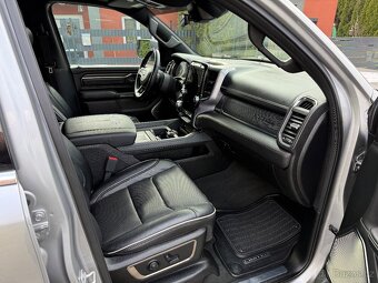 DODGE RAM LIMITED HEMI CREWCAB - 11