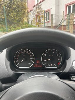 BMW řady 1 (116i) - benzin 2.0L, 90kW, rok 2009 - 11