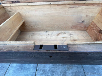 Dřevěná truhla stará - 11