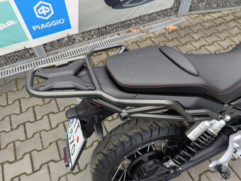 Moto Guzzi V85 TT Nero Etna - 11