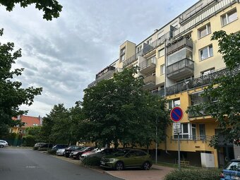 Pronájem bytu 1+KK ulice Zakšínská Praha 8 Střížkov - 11