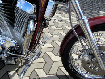 Suzuki VS 1400 Intruder - 11