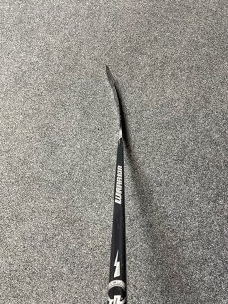 Nová juniorská hokejka WARRIOR AK - 11