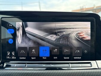 Volkswagen Golf R PERFORMANCE DSG 4x4 2.0 TSI 235 kW - 11